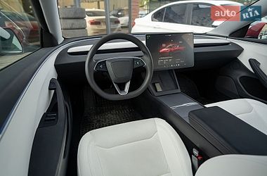 Седан Tesla Model 3 2024 в Киеве