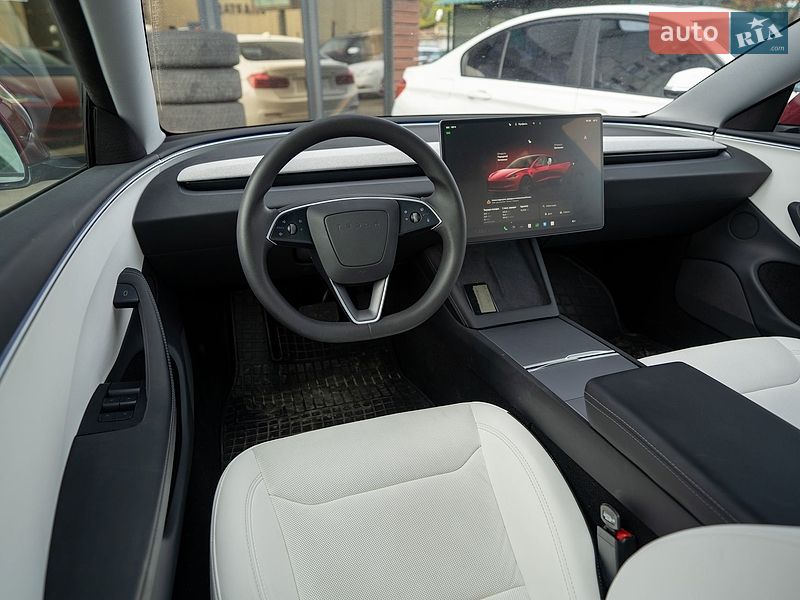 Седан Tesla Model 3 2024 в Киеве