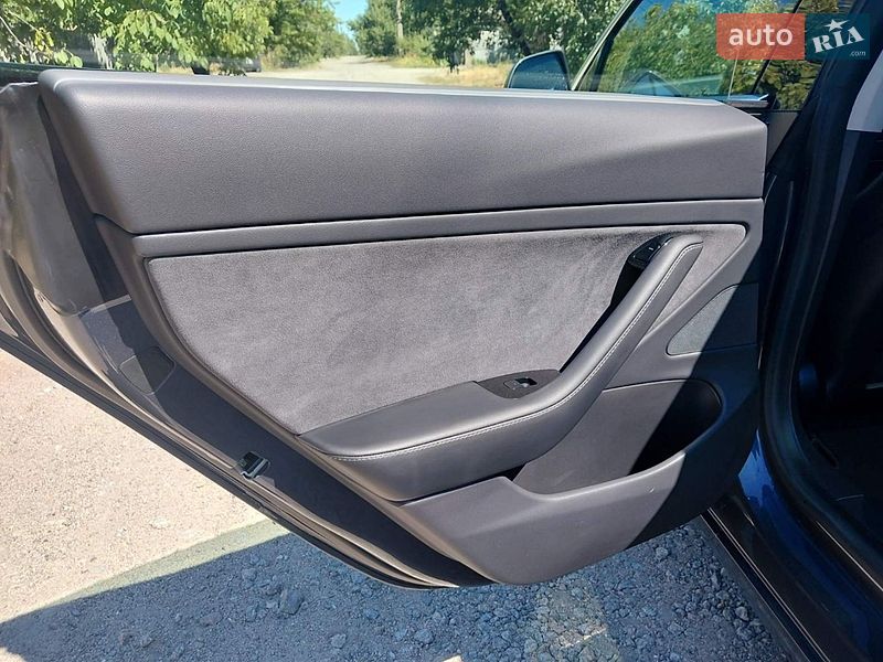 Седан Tesla Model 3 2019 в Кропивницькому