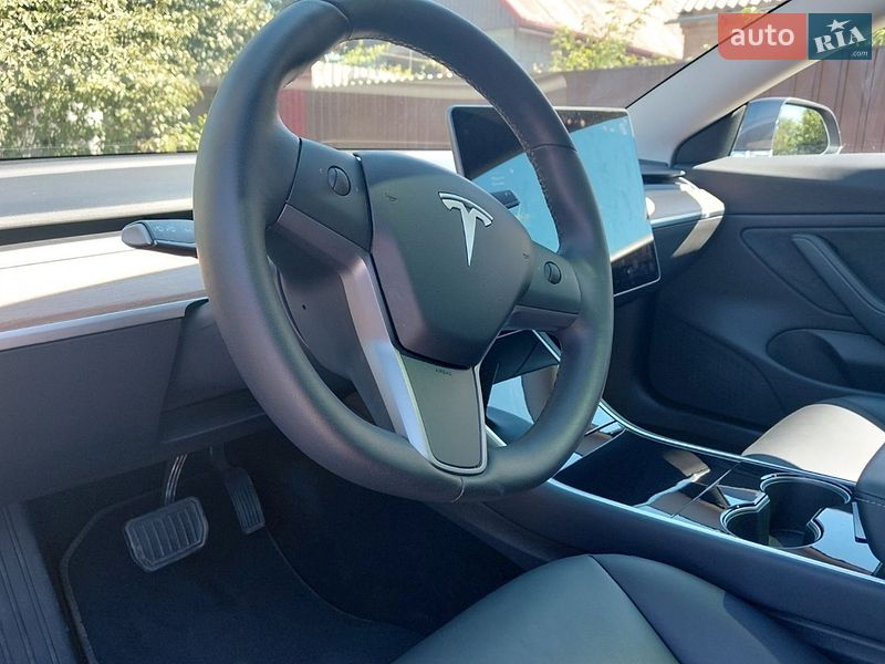 Седан Tesla Model 3 2019 в Кропивницькому
