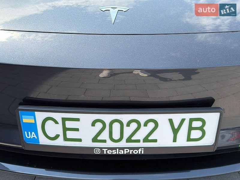 Седан Tesla Model 3 2025 в Черновцах