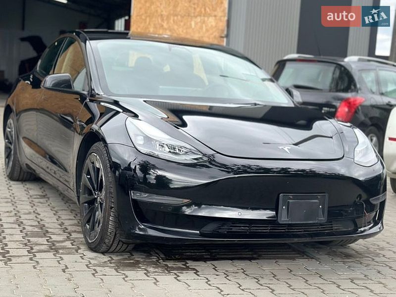 Седан Tesla Model 3 2022 в Самборі