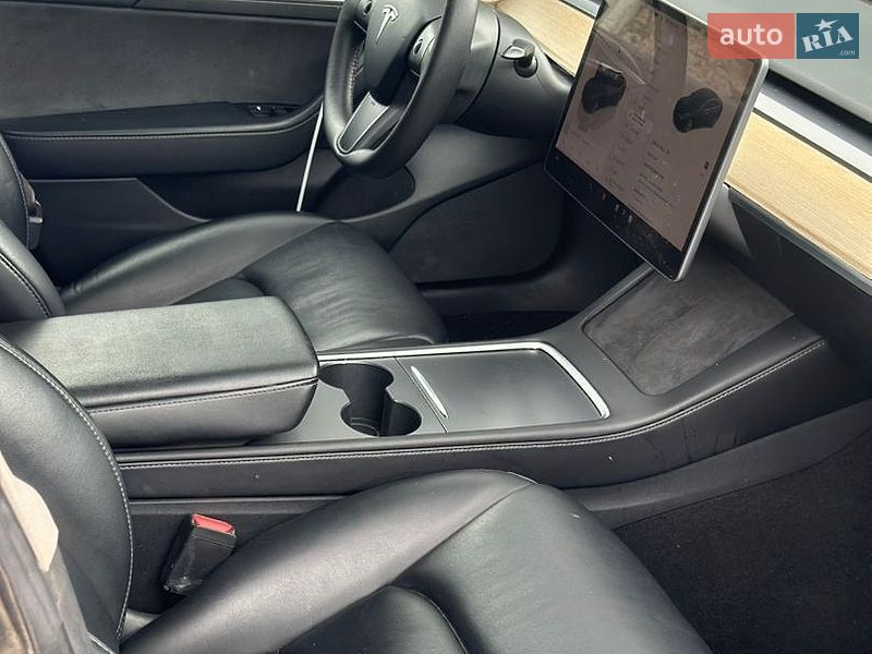 Седан Tesla Model 3 2022 в Самборі