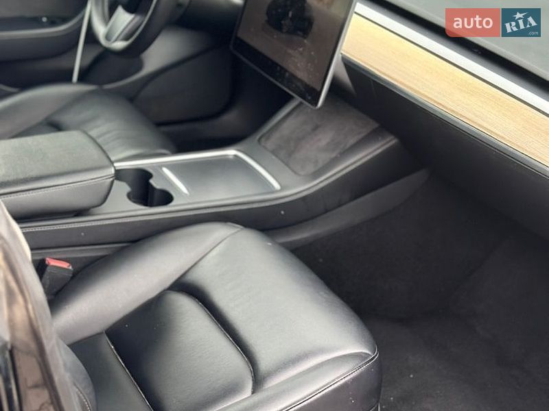 Седан Tesla Model 3 2022 в Самборі