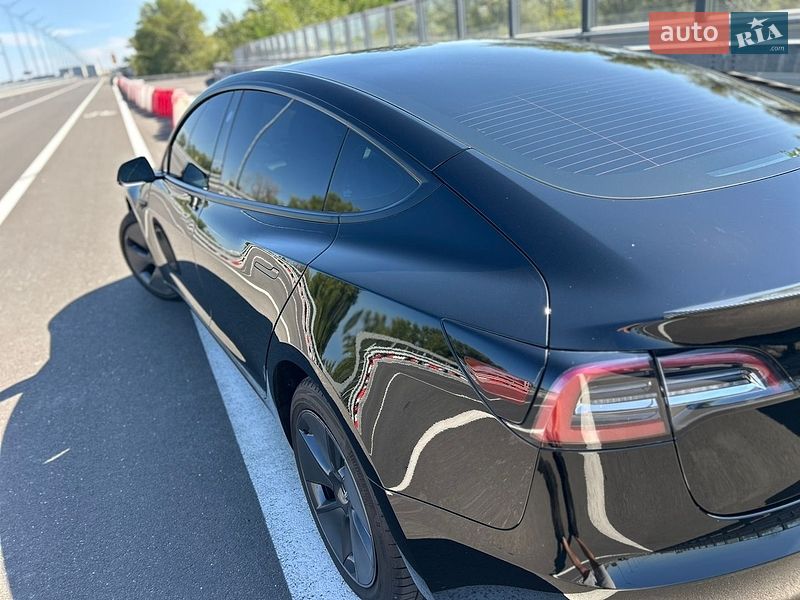 Седан Tesla Model 3 2023 в Киеве