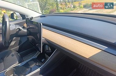 Седан Tesla Model 3 2020 в Ворзеле
