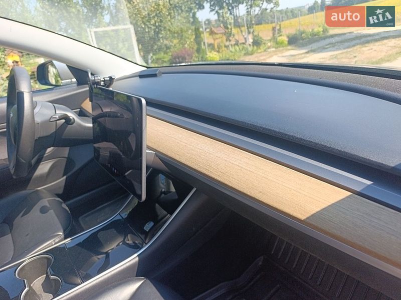 Седан Tesla Model 3 2020 в Ворзеле
