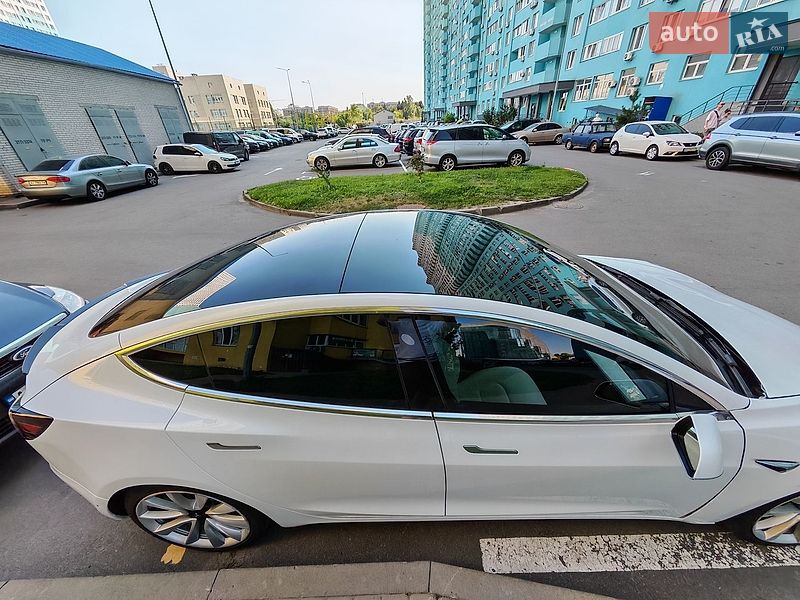 Седан Tesla Model 3 2019 в Києві