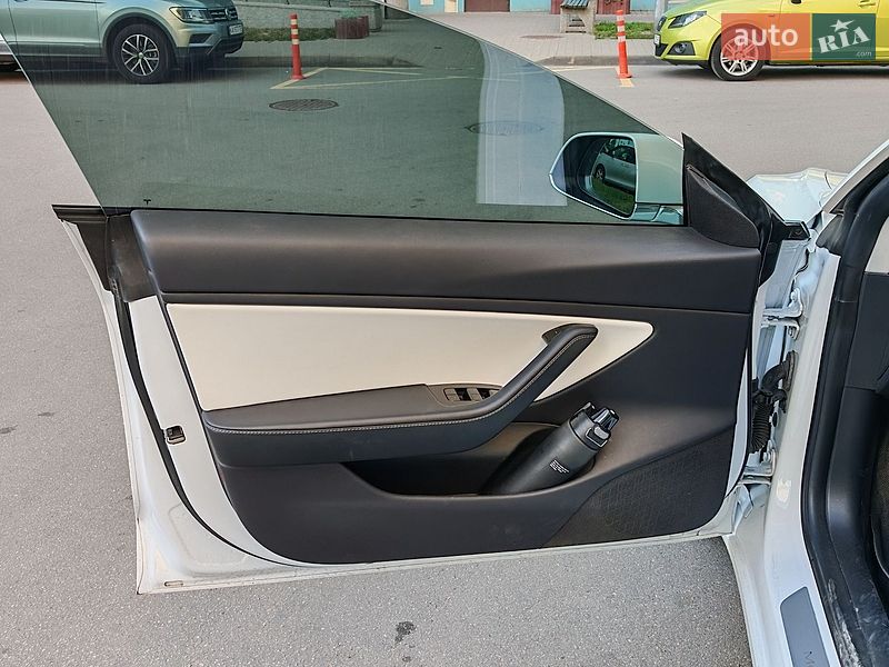 Седан Tesla Model 3 2019 в Києві