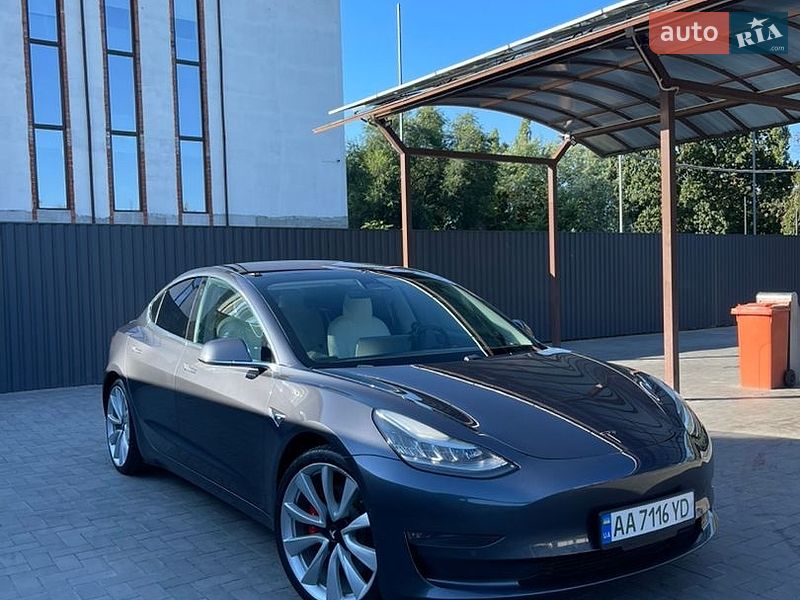 Седан Tesla Model 3 2018 в Кременчуге
