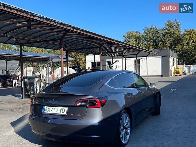 Седан Tesla Model 3 2018 в Кременчуге