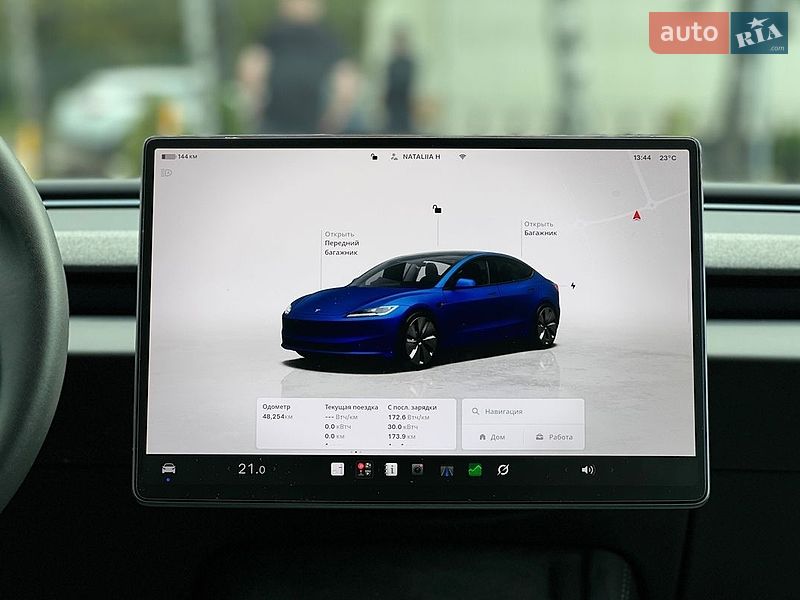 Седан Tesla Model 3 2024 в Львові