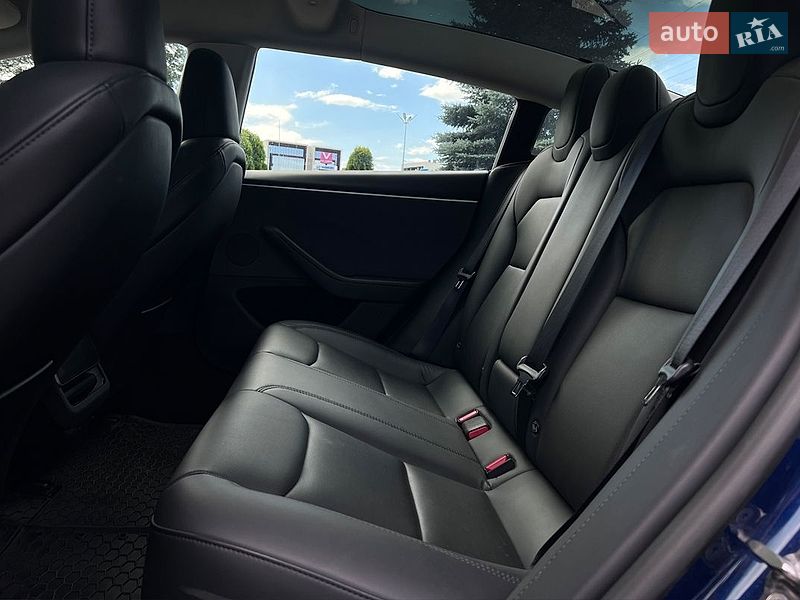 Седан Tesla Model 3 2024 в Львові