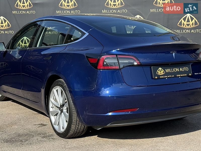 Седан Tesla Model 3 2018 в Киеве