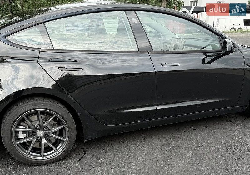 Седан Tesla Model 3 2022 в Бородянке