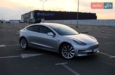 Седан Tesla Model 3 2018 в Львове