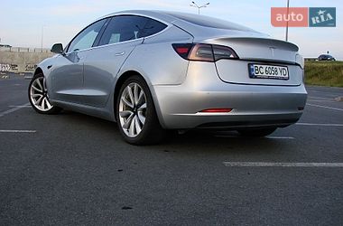 Седан Tesla Model 3 2018 в Львове