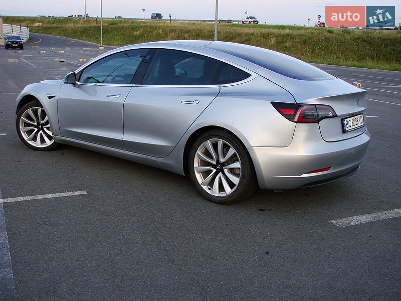 Седан Tesla Model 3 2018 в Львове