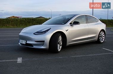 Седан Tesla Model 3 2018 в Львове