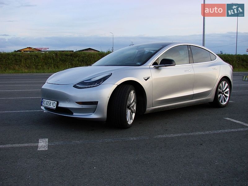 Седан Tesla Model 3 2018 в Львове