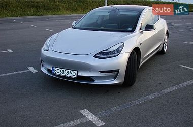 Седан Tesla Model 3 2018 в Львове