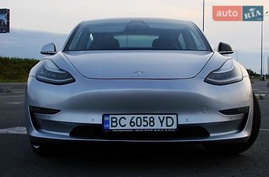 Седан Tesla Model 3 2018 в Львове