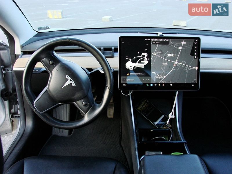 Седан Tesla Model 3 2018 в Львове