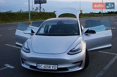 Седан Tesla Model 3 2018 в Львове