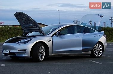 Седан Tesla Model 3 2018 в Львове