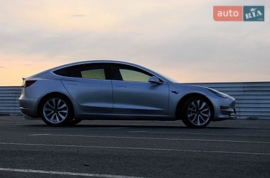 Седан Tesla Model 3 2018 в Львове