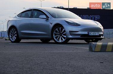 Седан Tesla Model 3 2018 в Львове