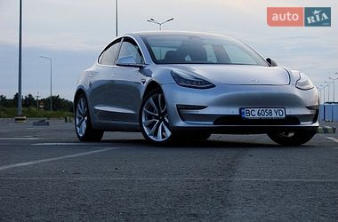 Седан Tesla Model 3 2018 в Львове