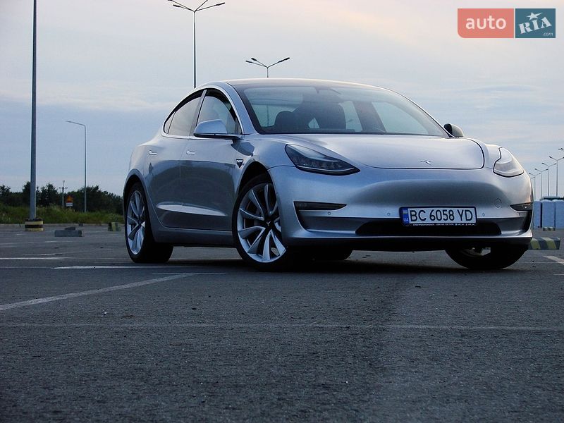Седан Tesla Model 3 2018 в Львове