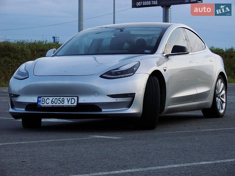 Седан Tesla Model 3 2018 в Львове