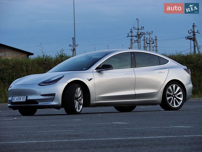 Седан Tesla Model 3 2018 в Львове