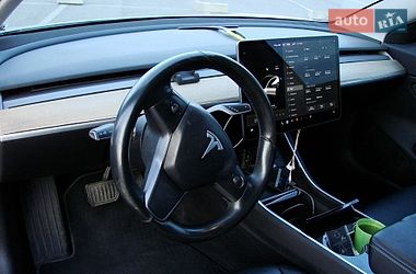 Седан Tesla Model 3 2018 в Львове