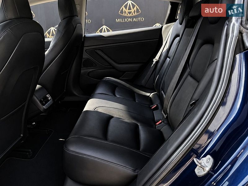 Седан Tesla Model 3 2018 в Киеве