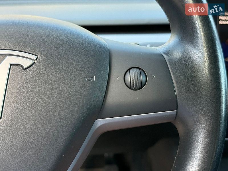 Седан Tesla Model 3 2018 в Киеве
