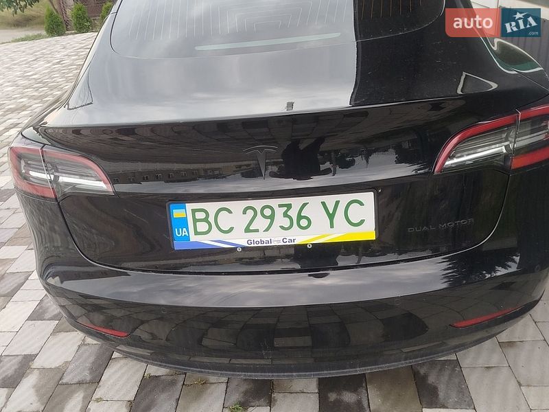 Седан Tesla Model 3 2018 в Львове