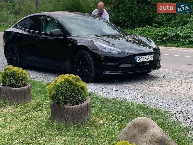 Седан Tesla Model 3 2018 в Львове