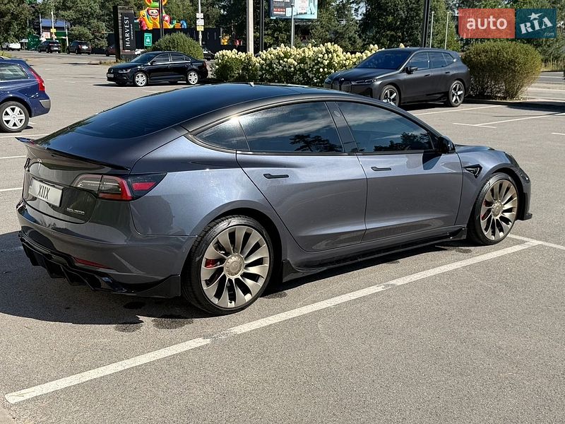 Седан Tesla Model 3 2021 в Києві