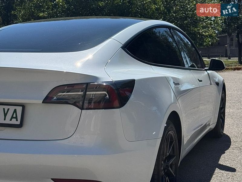 Седан Tesla Model 3 2023 в Запоріжжі