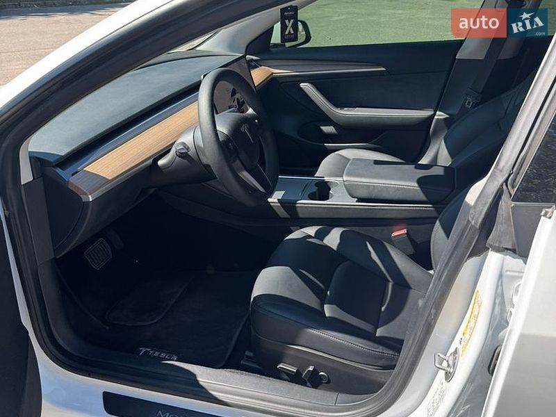Седан Tesla Model 3 2023 в Запоріжжі