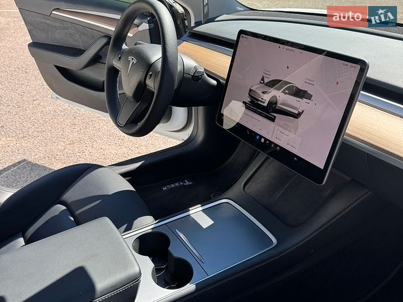 Седан Tesla Model 3 2023 в Запоріжжі