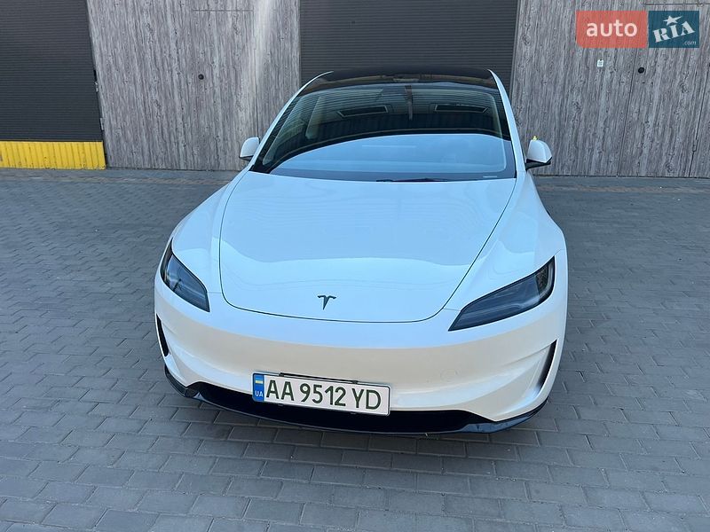 Седан Tesla Model 3 2024 в Кривом Роге