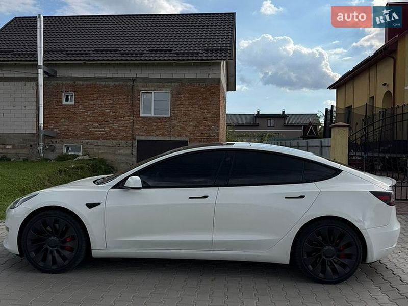 Седан Tesla Model 3 2022 в Хмельницком