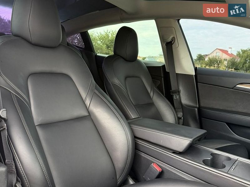 Седан Tesla Model 3 2022 в Хмельницком