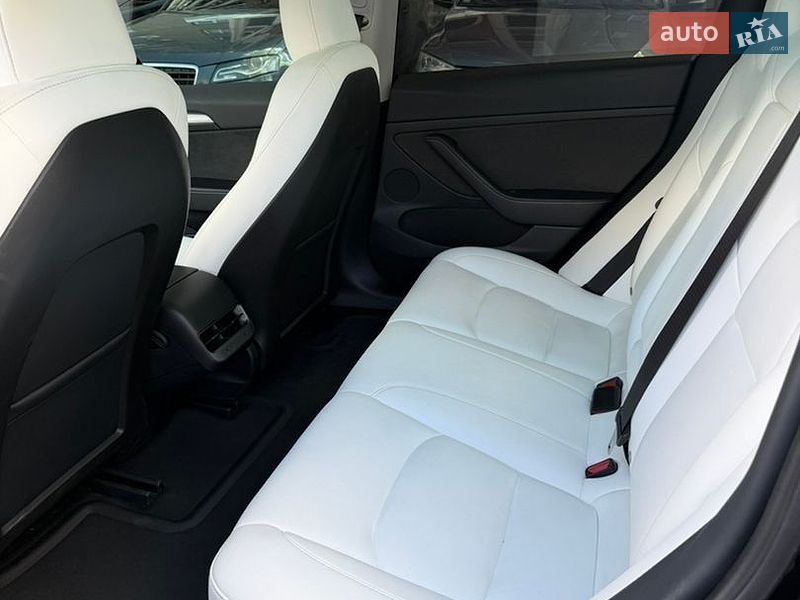Седан Tesla Model 3 2023 в Киеве
