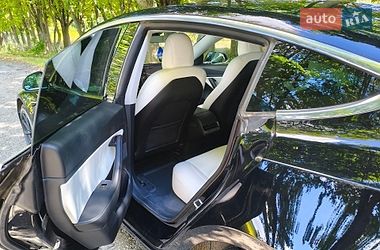 Седан Tesla Model 3 2019 в Немирове