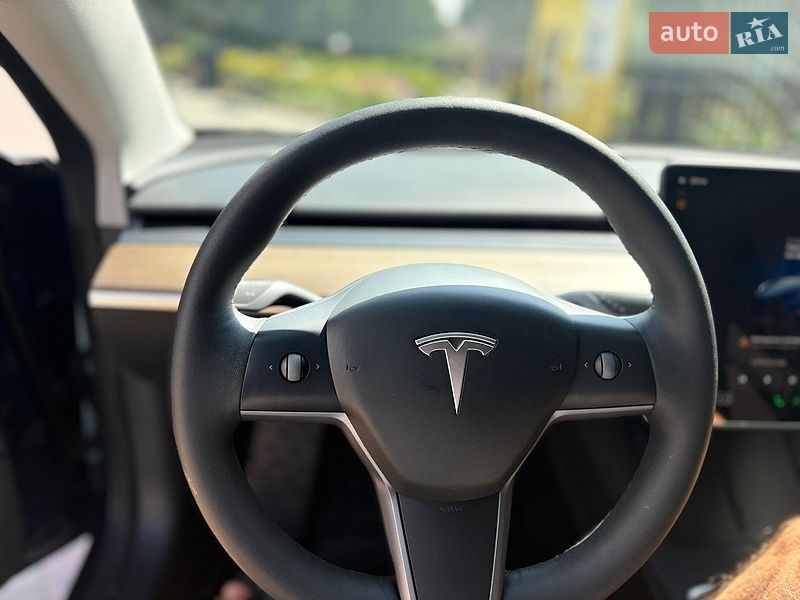 Седан Tesla Model 3 2023 в Кропивницком